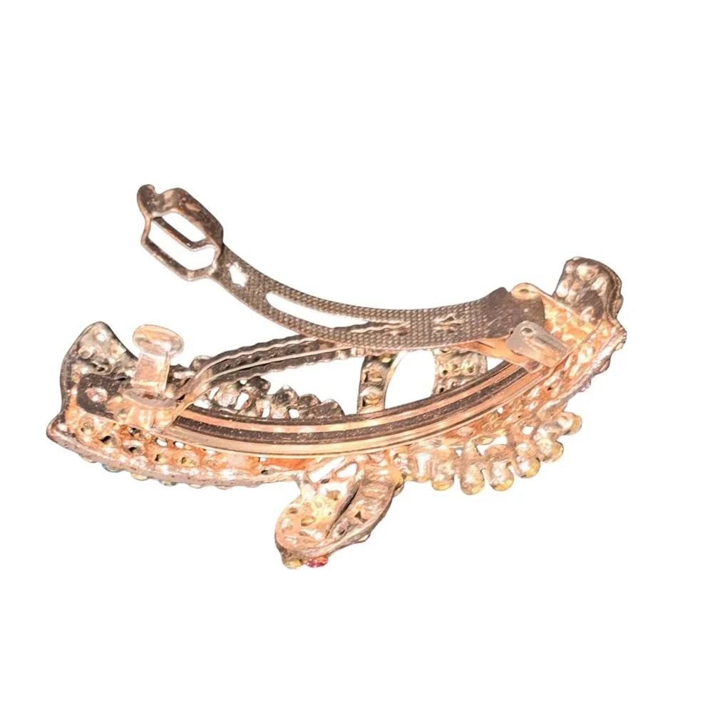 Unbranded ornate bow